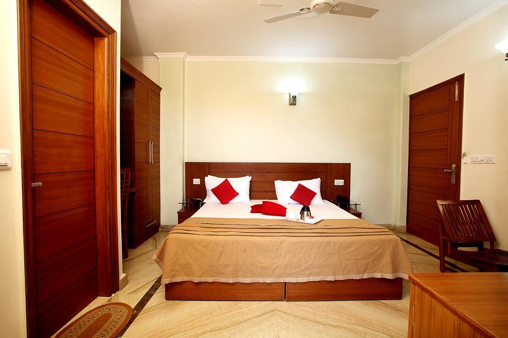 Indira International Inn New Delhi Exterior photo
