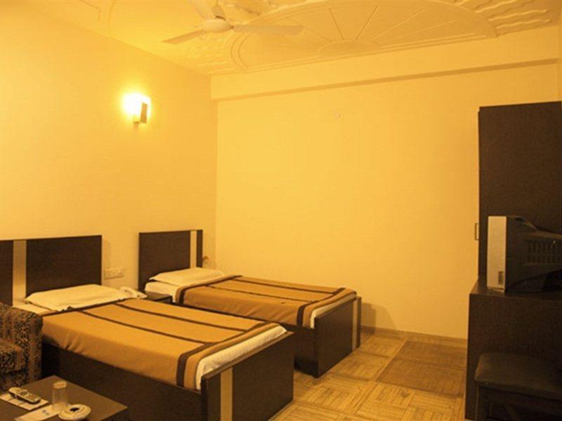 Indira International Inn New Delhi Exterior photo