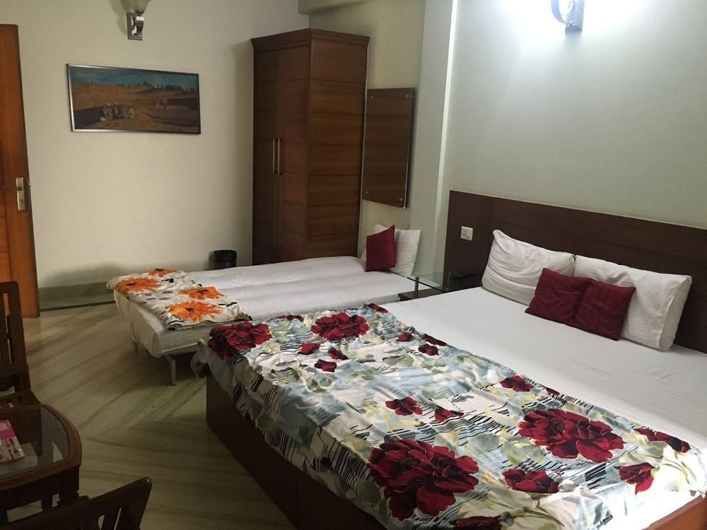 Indira International Inn New Delhi Exterior photo