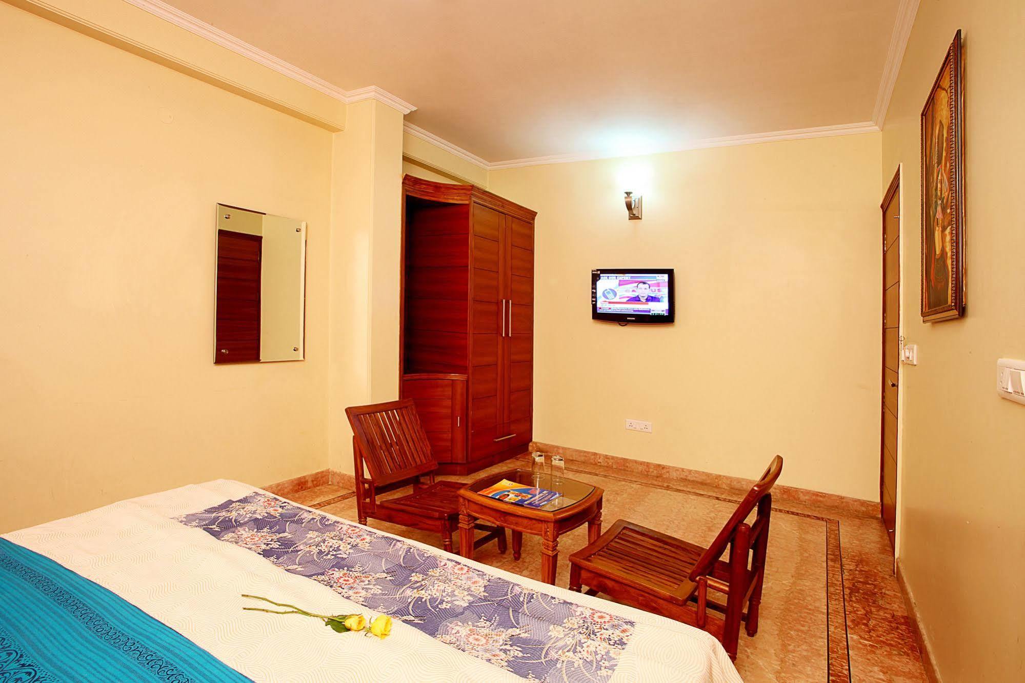 Indira International Inn New Delhi Exterior photo