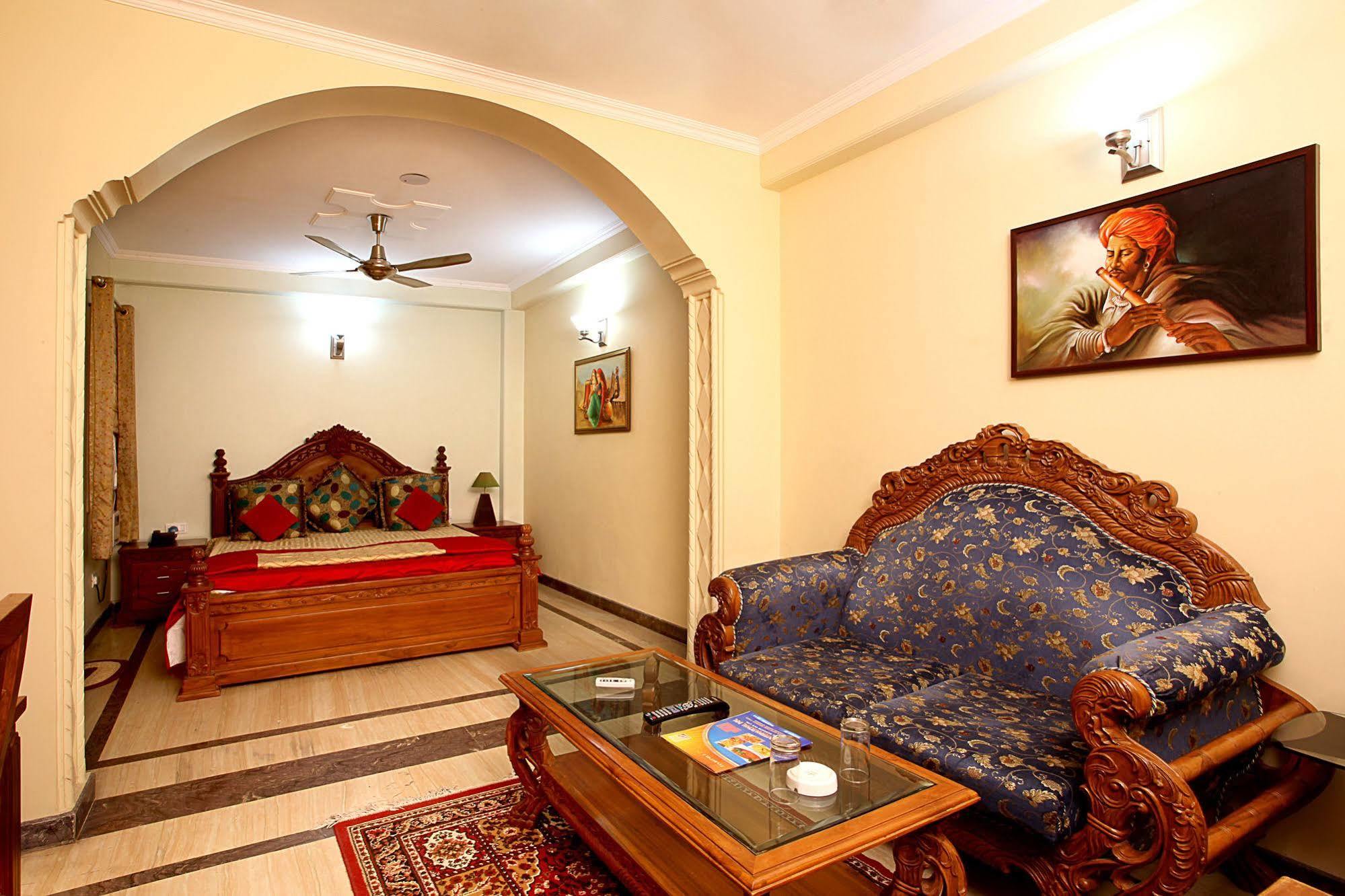 Indira International Inn New Delhi Exterior photo