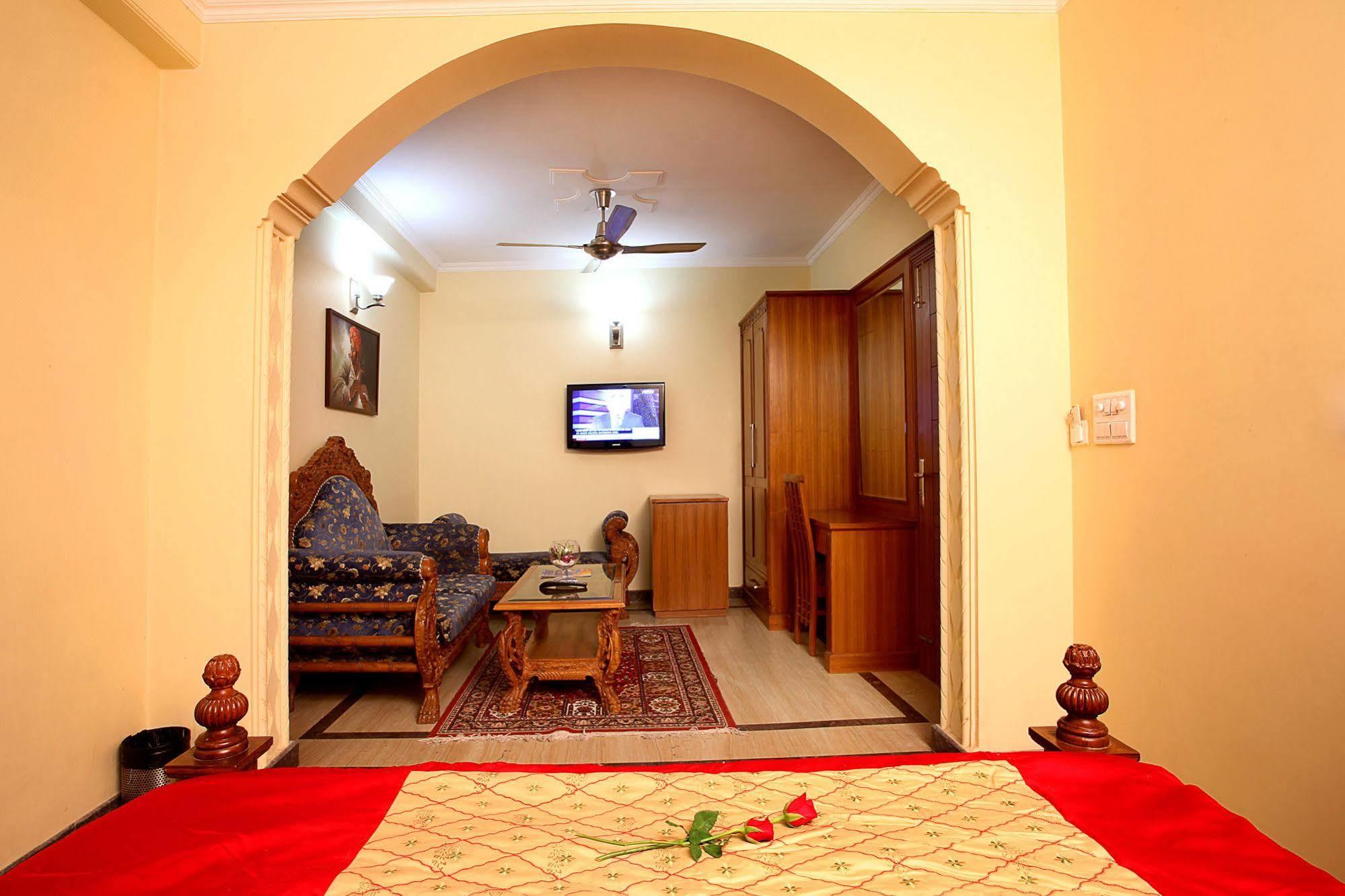 Indira International Inn New Delhi Exterior photo